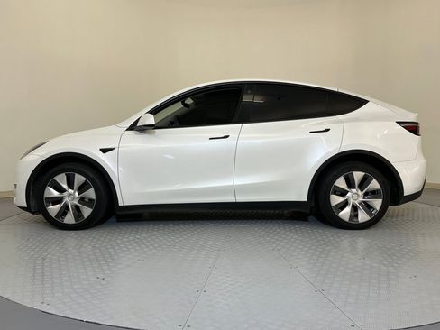Used 2023 Tesla Model Y Long Range image 2