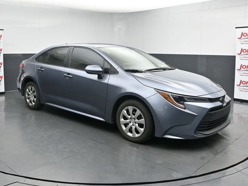 Used 2024 Toyota Corolla LE image 2