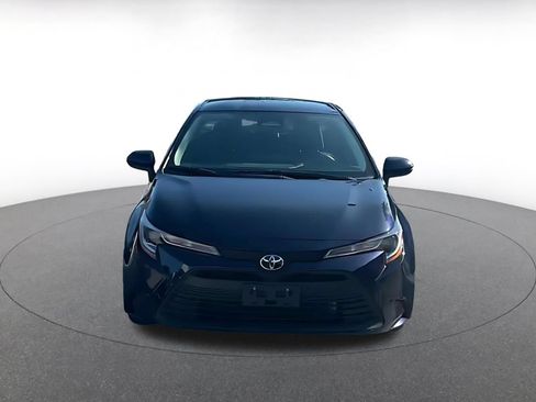 Used 2025 Toyota Corolla LE FWD image 4