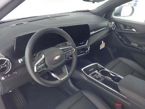 New 2026 Chevrolet Equinox LT w/ Convenience Package II FWD image 2