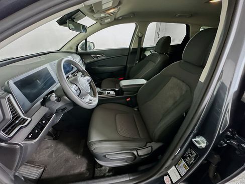 Used 2024 Kia Sportage LX image 13