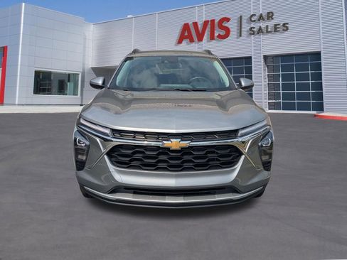 Used 2025 Chevrolet Trax LT w/ LT Convenience Package FWD image 2