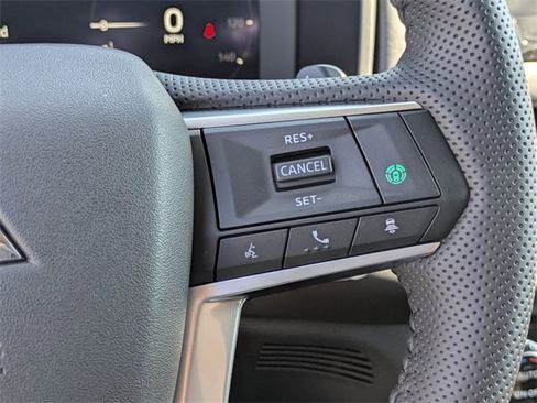 New 2025 Mitsubishi Outlander SE image 18