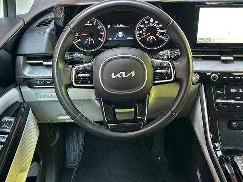 Used 2022 Kia Carnival EX FWD image 14