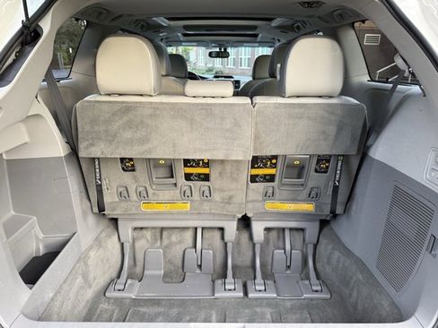 Used 2014 Toyota Sienna Limited image 34