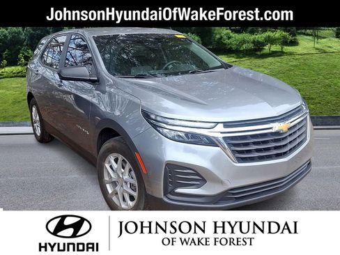 Used 2023 Chevrolet Equinox LS FWD image 1