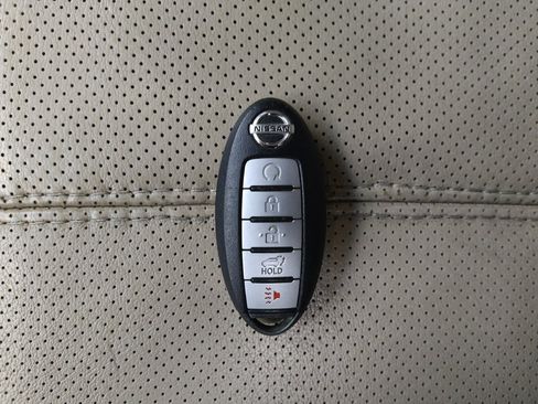 Used 2014 Nissan Pathfinder Platinum w/ Platinum Premium Package image 32