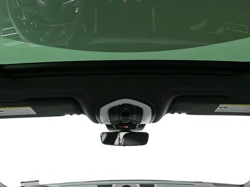 Certified 2025 Porsche Macan image 20