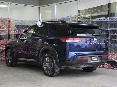 Used 2024 Nissan Pathfinder SV image 6