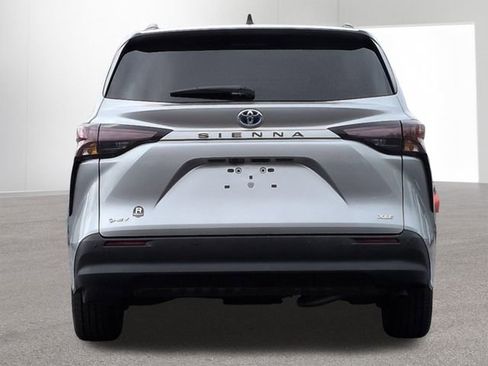 Certified 2025 Toyota Sienna XLE FWD image 6