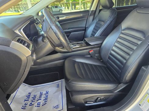 Used 2019 Ford Fusion SEL image 17