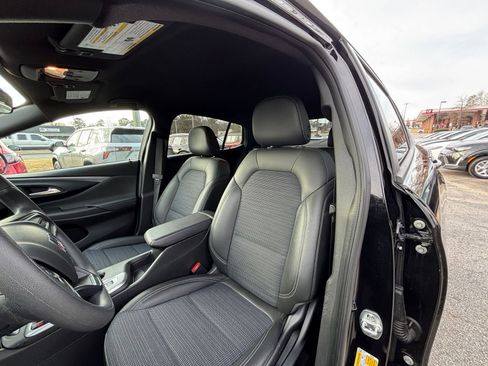 Used 2025 Buick Envista Preferred image 36