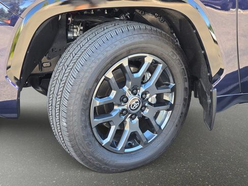 Used 2025 Toyota Sequoia Platinum AWD/4WD image 36
