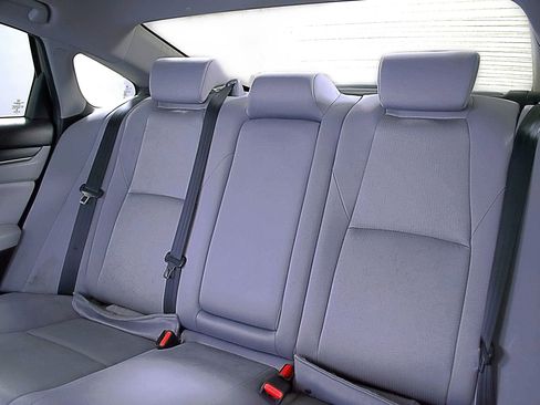 Used 2018 Honda Accord EX image 16