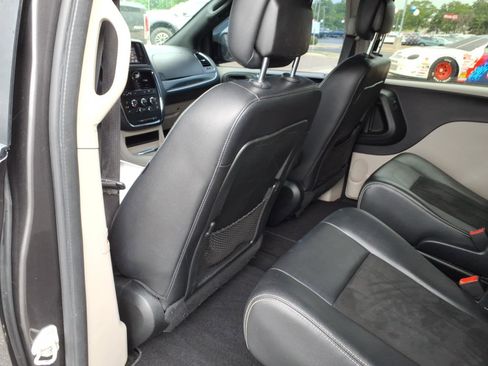 Used 2019 Dodge Grand Caravan SXT FWD image 10