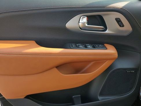 New 2026 Chrysler Pacifica Pinnacle w/ Trailer Tow Group image 22