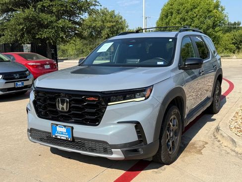 Used 2023 Honda Pilot TrailSport image 1