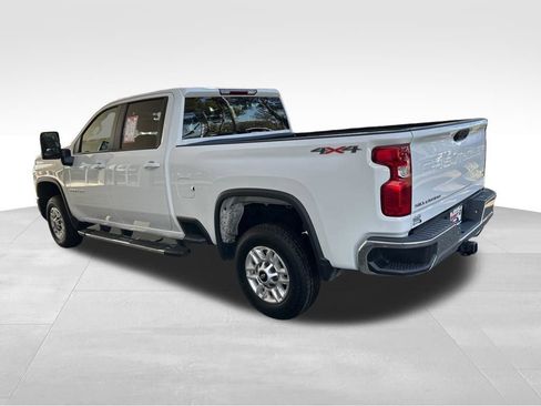 Used 2024 Chevrolet Silverado 2500 LT image 4