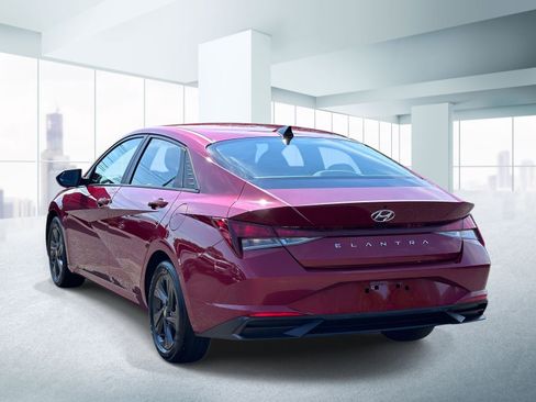 Used 2023 Hyundai Elantra SEL w/ Cargo Package FWD image 3