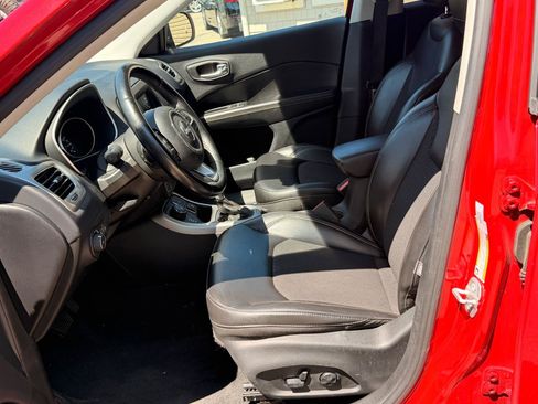 Used 2018 Jeep Compass Latitude w/ Popular Equipment Group AWD/4WD image 15