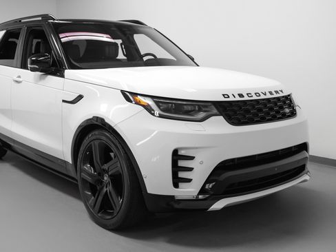 Used 2022 Land Rover Discovery S R-Dynamic AWD/4WD image 9