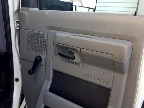 Used 2017 Ford E-350 and Econoline 350 Super Duty image 17