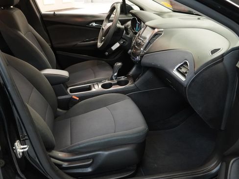 Used 2018 Chevrolet Cruze LT FWD image 25