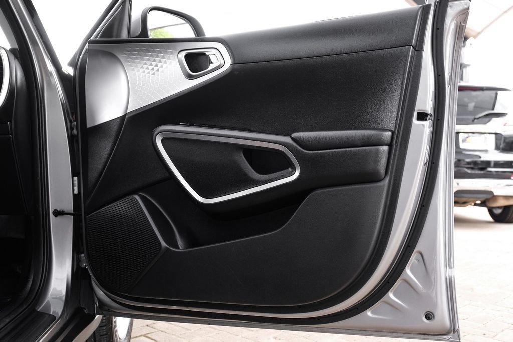 Used 2022 Kia Soul LX w/ Technology Package FWD image 42