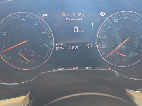 Used 2017 Bentley Bentayga AWD/4WD image 30