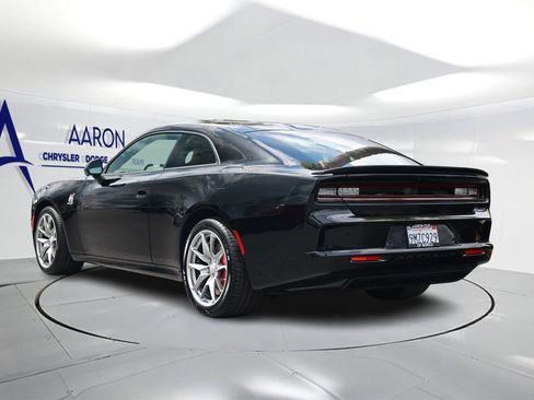 Used 2024 Dodge Charger Daytona Scat Pack w/ Plus Group AWD/4WD image 2