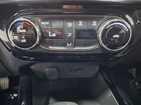 Used 2025 Chevrolet Trax LT FWD image 20