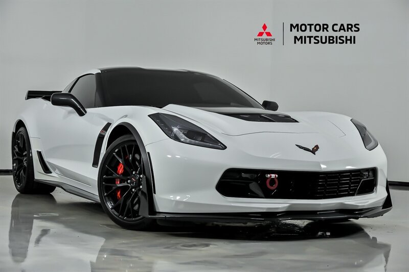 Used 2016 Chevrolet Corvette Z06 w/ 3LZ Preferred Equipment Group RWD image 1