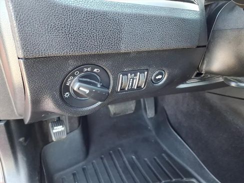 Used 2017 Chrysler 300 Limited image 12