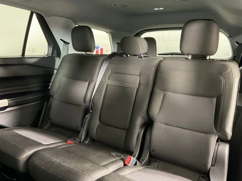 Used 2022 Ford Explorer XLT image 14