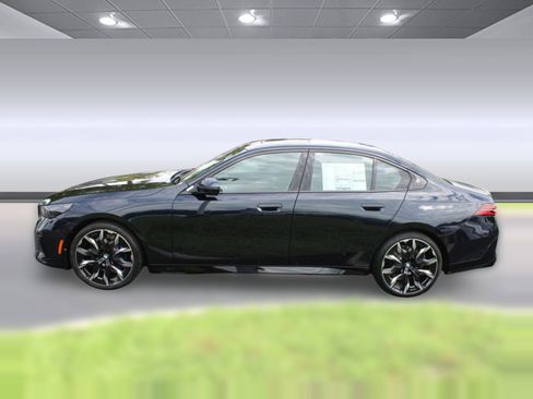 Used 2026 BMW 530i w/ M Sport Package RWD image 2