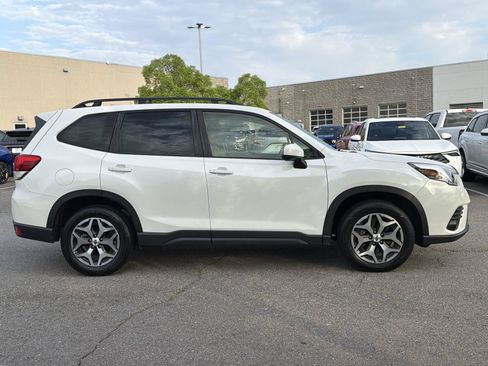 Used 2023 Subaru Forester Premium AWD/4WD image 2