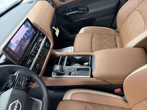 New 2026 Nissan Pathfinder Platinum FWD image 12