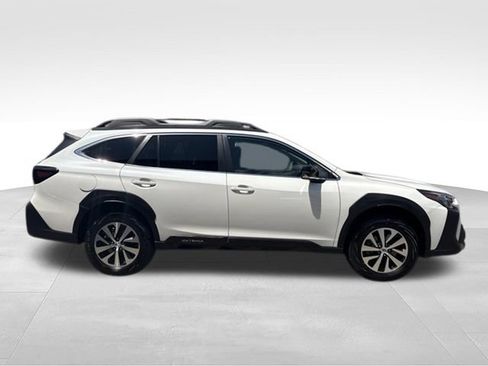 Used 2024 Subaru Outback Premium AWD/4WD image 8