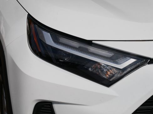 Used 2025 Toyota RAV4 XLE AWD/4WD image 16
