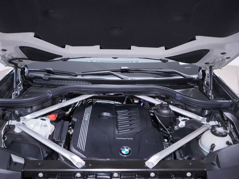 Used 2022 BMW X7 xDrive40i w/ Parking Assistance Package image 25