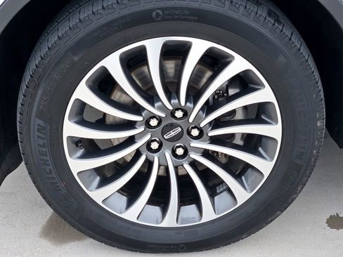 Used 2024 Lincoln Aviator Reserve AWD/4WD image 9