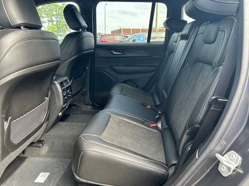 New 2025 Jeep Grand Cherokee Altitude image 23