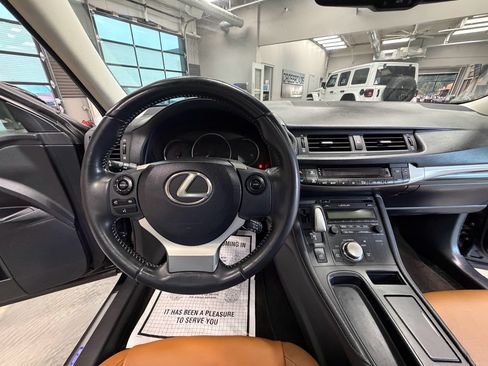 Used 2015 Lexus CT 200h FWD image 11