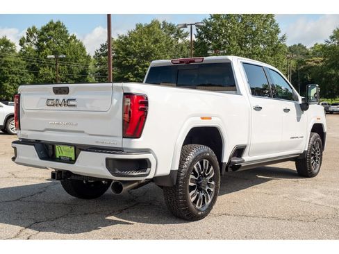 New 2026 GMC Sierra 2500 Denali Ultimate AWD/4WD image 8