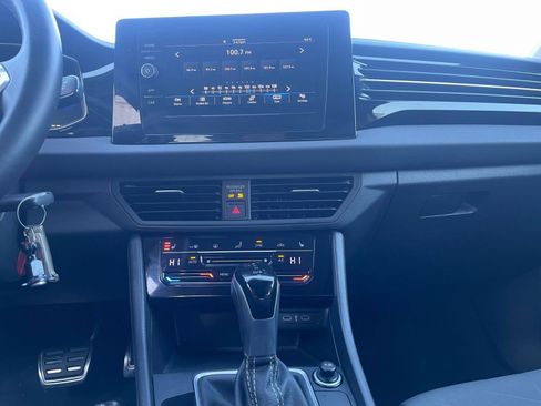 Used 2025 Volkswagen Jetta Sport image 18