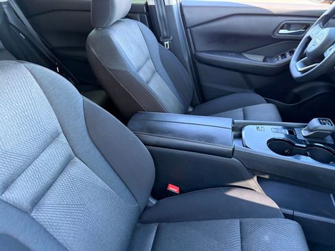 Certified 2024 Nissan Rogue SV FWD image 11