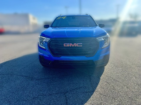 Used 2024 GMC Terrain SLE w/ Driver Convenience Package FWD image 12