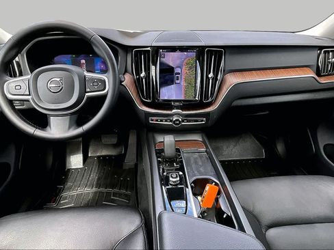 Used 2022 Volvo XC60 B5 Momentum w/ Advanced Package FWD image 16