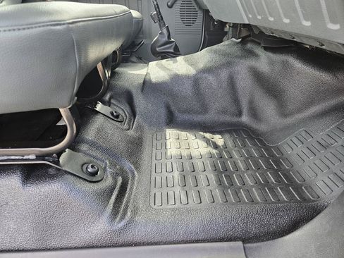 Used 2011 Ford F750 2WD Regular Cab Super Duty image 32
