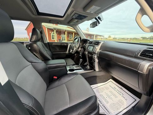 Used 2017 Toyota 4Runner SR5 Premium image 16